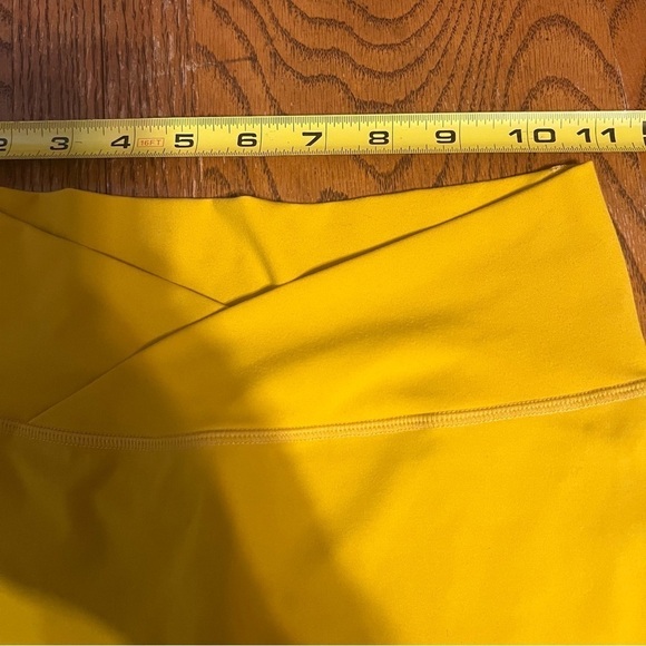 Alphalete Surface Power Crossover Waist Leggings in Gold Sz M Athletic - Picture 14 of 15